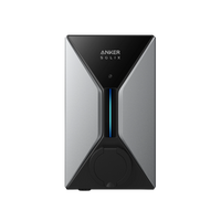 Anker SOLIX V1 Smart EV Charger Wallbox frontal, Anker SOLIX Logo, blaue LED-Leiste und verschlossene Ladesteckdose